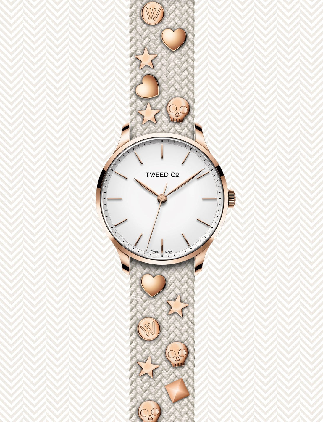 Montre Tweed Co. personnalisée avec charms or rose cœur, étoile, clou, tête de mort